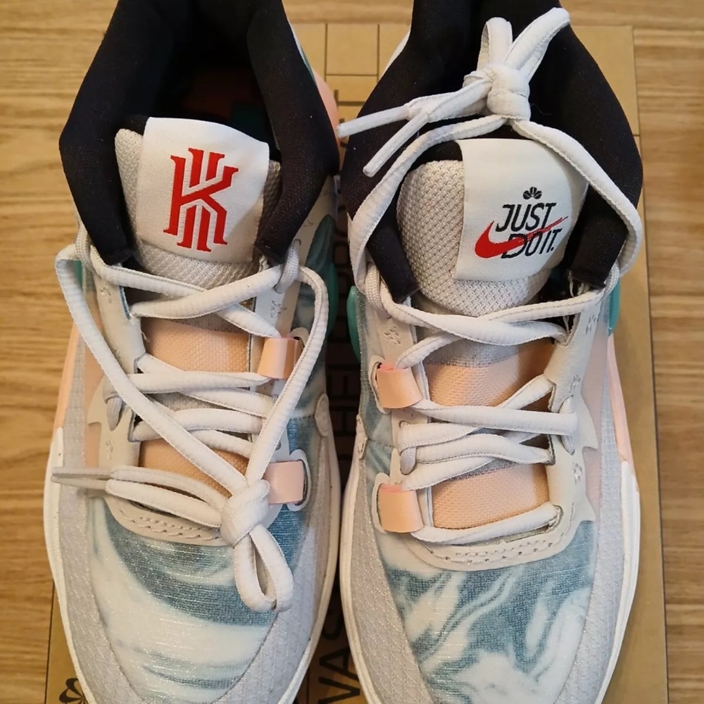 Nike Kyrie Basketball Shoes - White and Blue